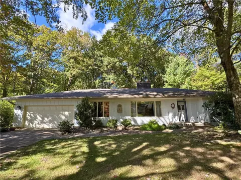 431 Shady Dr, Grove City, PA 16127