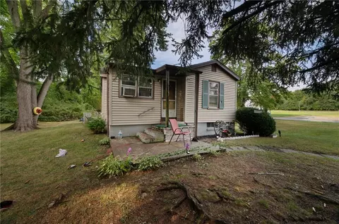 2185 Buena Vista Dr, Hermitage, PA 16148