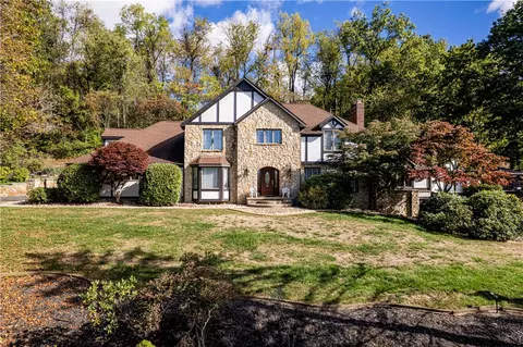 122 Farmington Pl, Greensburg, PA 15601