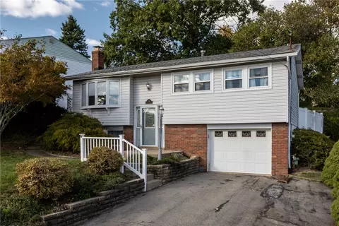 216 Aberdeen Dr, Oakdale, PA 15071