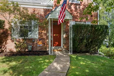 29 Leon Rd, Pittsburgh, PA 15220