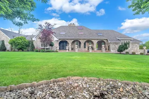 102 Towne Hall Entrance, Clairton, PA 15025