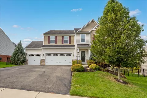 2105 Majestic Dr, Canonsburg, PA 15317