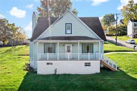 221 Center Ave, Oakdale, PA 15071