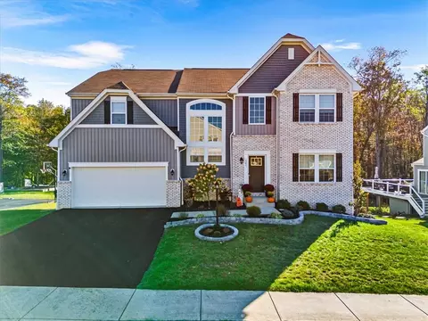 305 Doria Ann Dr, Monaca, PA 15061