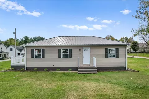 203 Level St, Bentleyville, PA 15314