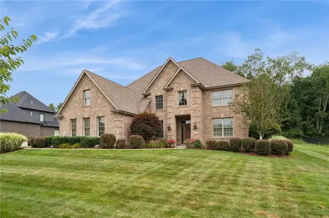 1371 Hemlock Dr, Irwin, PA 15642