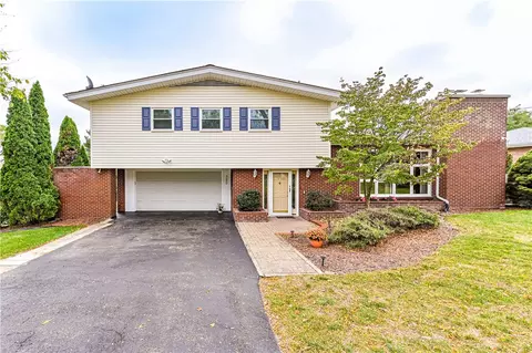320 Mccabe Dr, Greensburg, PA 15601