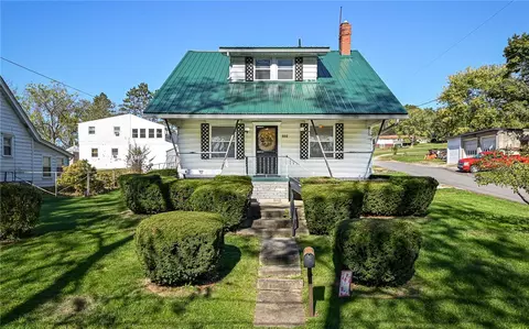 129 May Ln, Evans City, PA 16033
