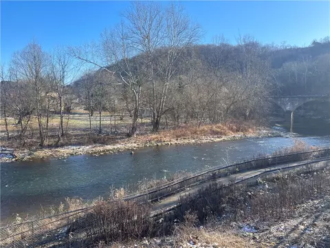 132 Sugar Ln, Clarksville, PA 15322