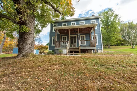 6025 Schafer Dr, New Kensington, PA 15068