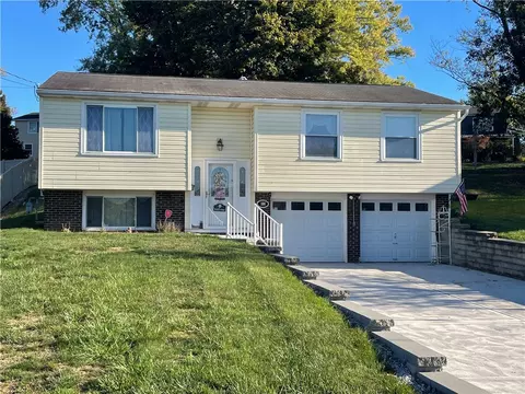 106 Jade Dr, Oakdale, PA 15071