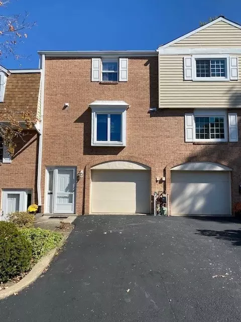 31 Oxford Ct, Pittsburgh, PA 15237