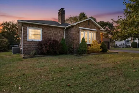208 Country Club Hts, Butler, PA 16002