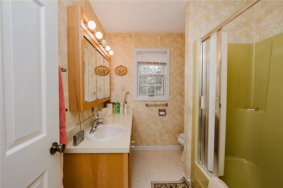 Bath - 119 Hermitage Cir, Ligonier, PA 15658 photo 4 of 5
