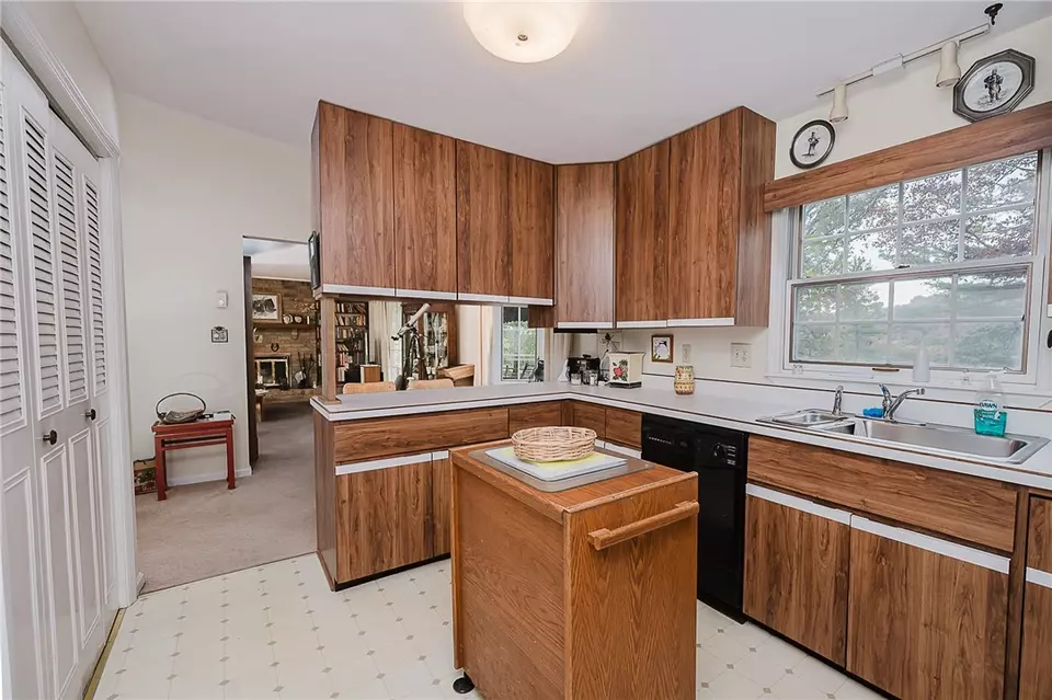 Kitchen - 119 Hermitage Cir, Ligonier, PA 15658 photo 4 of 5