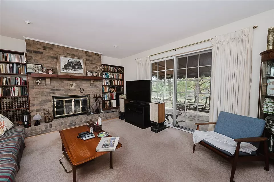 Living - 119 Hermitage Cir, Ligonier, PA 15658 photo 4 of 4