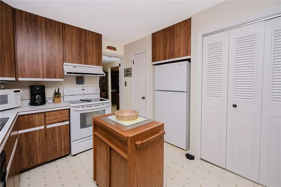 Kitchen - 119 Hermitage Cir, Ligonier, PA 15658 photo 2 of 5