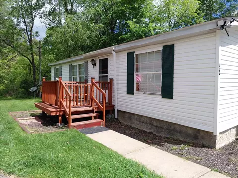 302 Polo Dr, Shelocta, PA 15774