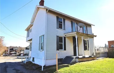 14 E Pike St, Houston, PA 15342