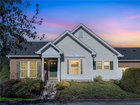 2204 Greystone Dr, Coraopolis, PA 15108