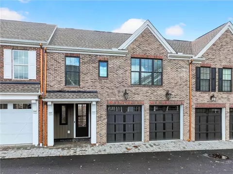 421 Roebling Ct, Cranberry Township, PA 16066