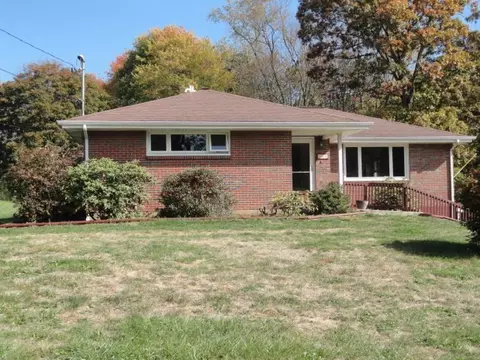 125 Dolphin Dr, Butler, PA 16002