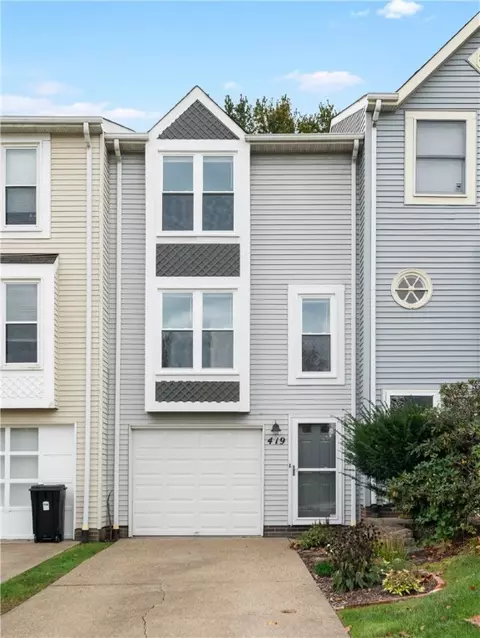 419 Elm Dr, Oakdale, PA 15071