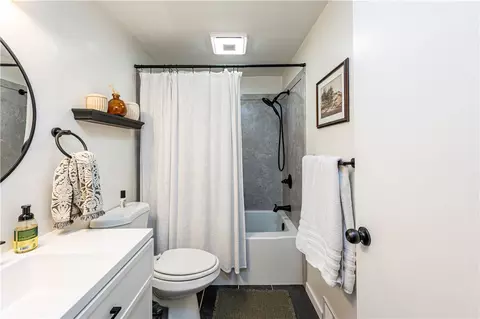 Bath - 18 Dell Dr, Irwin, PA 15642 photo 2 of 3