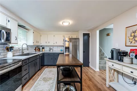 Kitchen - 18 Dell Dr, Irwin, PA 15642 photo 1 of 5