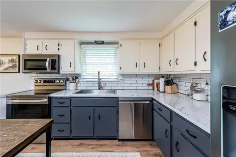 Kitchen - 18 Dell Dr, Irwin, PA 15642 photo 3 of 5
