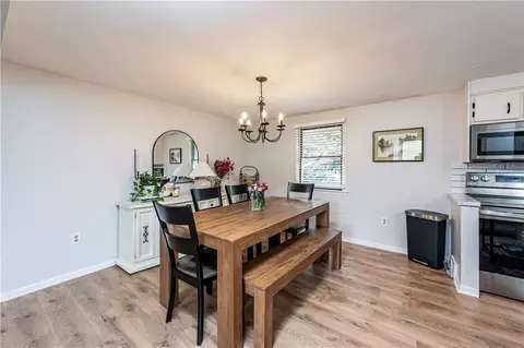 Dining - 18 Dell Dr, Irwin, PA 15642 photo 2 of 4
