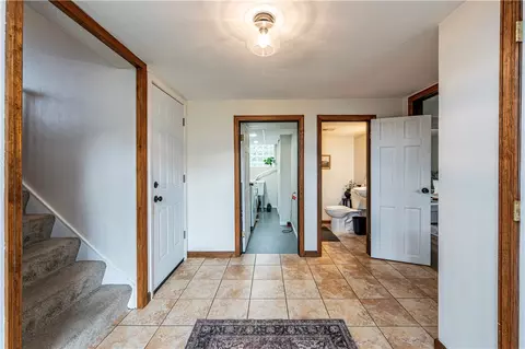 Entry Way - 18 Dell Dr, Irwin, PA 15642 photo 4 of 5