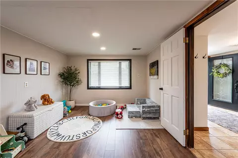 Entry Way - 18 Dell Dr, Irwin, PA 15642 photo 5 of 5