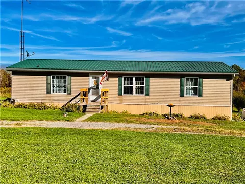 151 Crum Rd, Bessemer, PA 16112