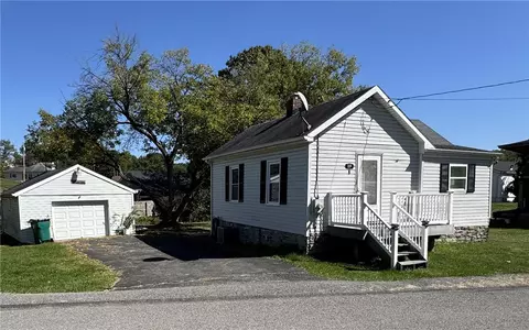 10 Elm St, Meadowlands, PA 15347