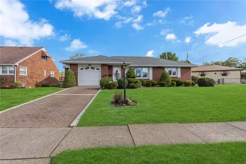 2330 Ritchie Dr, Aliquippa, PA 15001