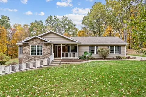 17 Oak Forest Rd, Finleyville, PA 15332