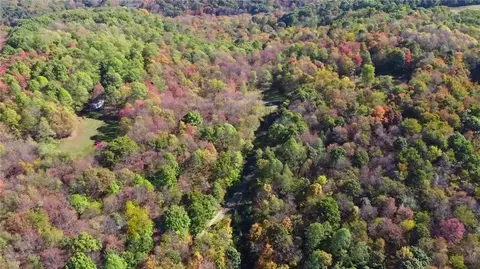 850 Hickernell Rd, Ellwood City, PA 16117