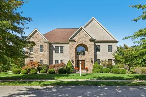 201 Emerson Pines Dr, Cranberry Township, PA 16066