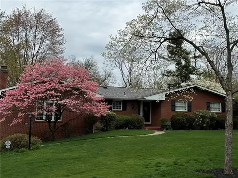 3816 Hilltop Dr, Gibsonia, PA 15044