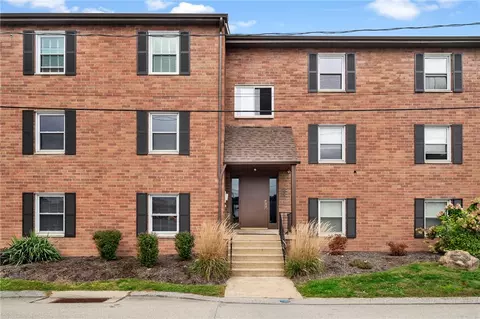 31 Huston Rd, Oakmont, PA 15139