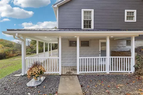 305 Queenstown Rd, Karns City, PA 16041