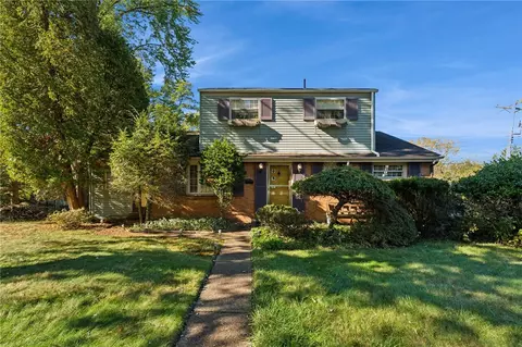 1237 Circle Dr, Pittsburgh, PA 15221