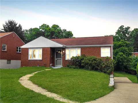 1072 Thornwood Dr, Pittsburgh, PA 15234