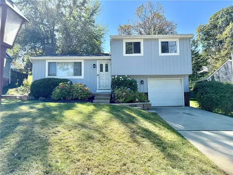 1905 Michren Cir, South Park, PA 15129
