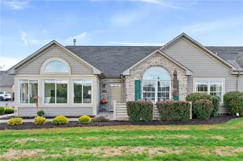 1143 Cobblestone Ln, Valencia, PA 16059