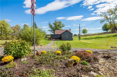 16 Valley View Rd, Eighty Four, PA 15330