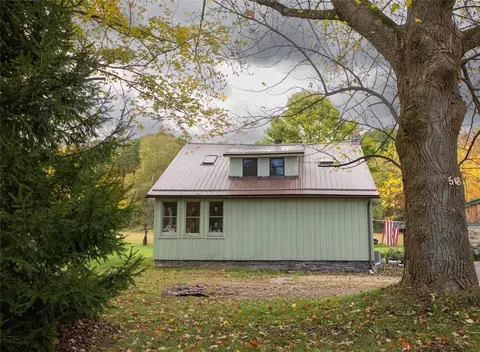 548 Muddy Creek Dr, Slippery Rock, PA 16057