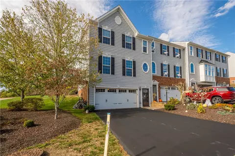 101 Raymond Dr, Oakdale, PA 15071